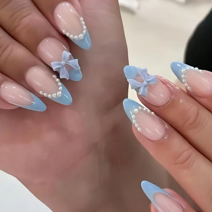 Nail set with elegant flower and pearl decorations Kalsten