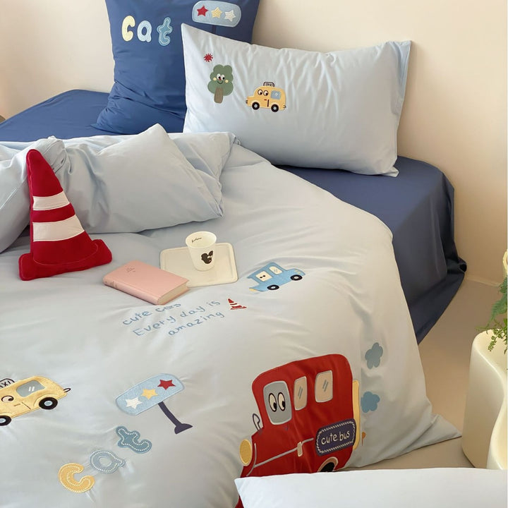 Children's bedding set with appliqued vehicle motifs made of cotton satin