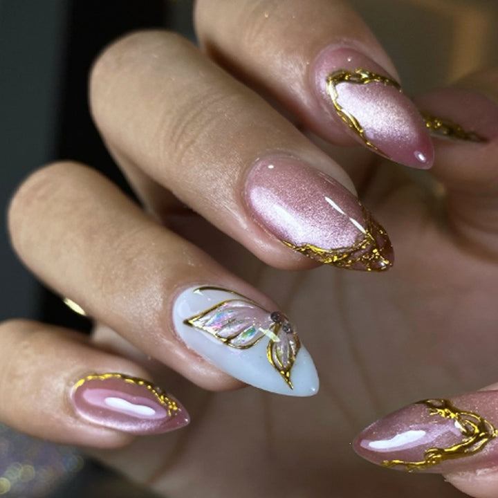 Artificial nail collection with stylish gold accents Kalsten