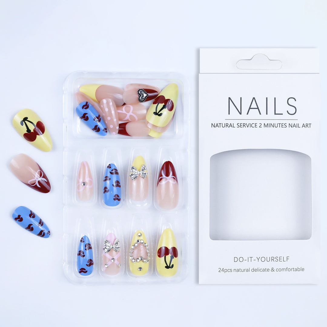 Artificial nails with playful heart and flower design Kalsten