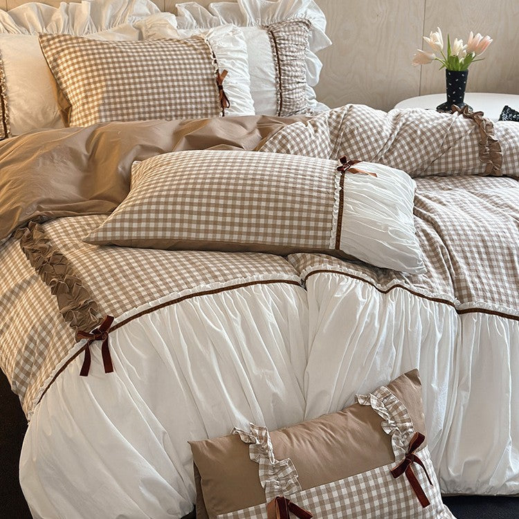 Bedding set made of cotton blend with Vichy check, gathered ruffle and velvet bows