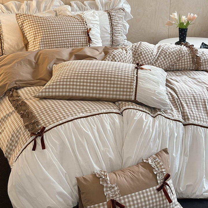 Bedding set made of cotton blend with Vichy check, gathered ruffle and velvet bows
