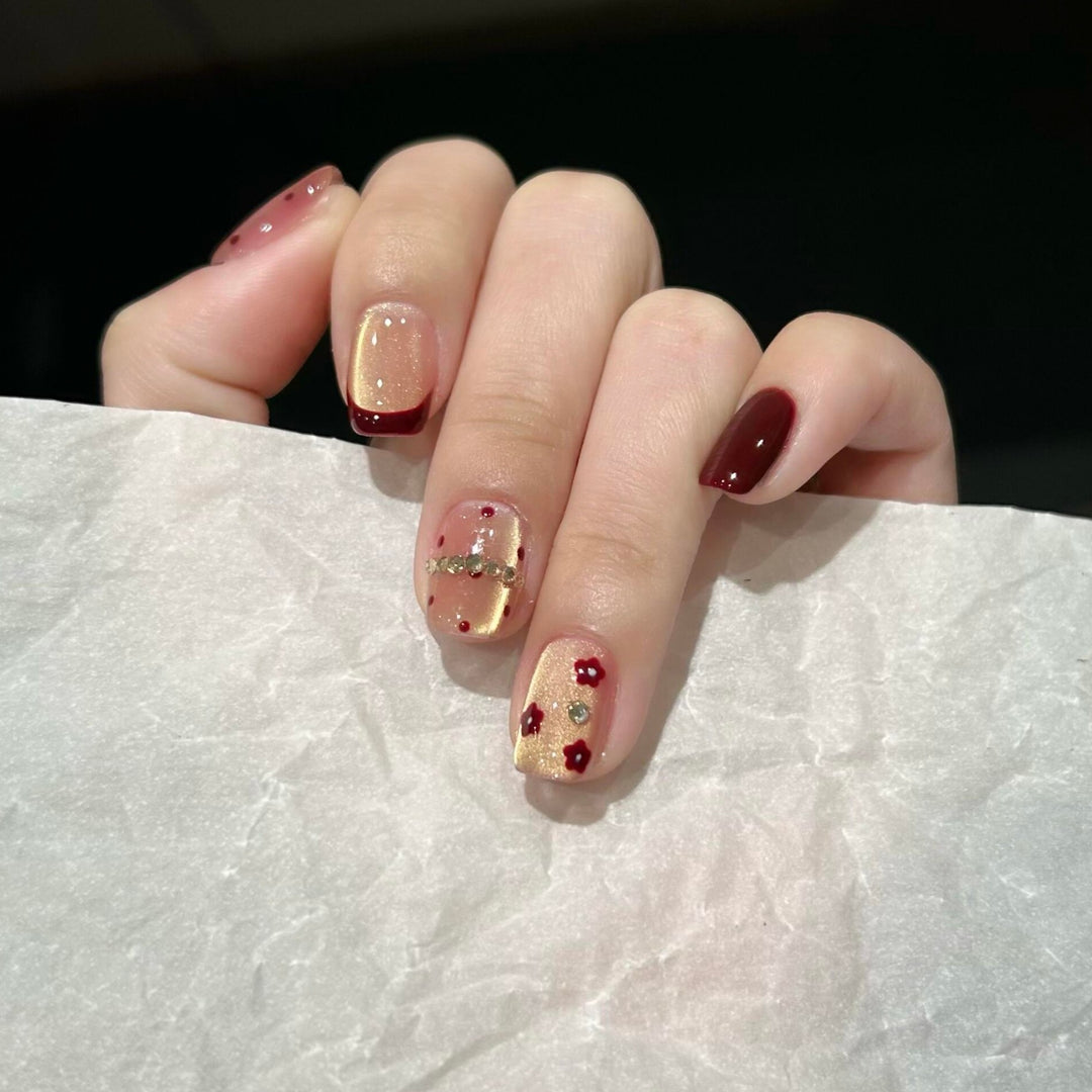 Artificial nails in luxurious glamour design with floral and glittering accents Kalsten