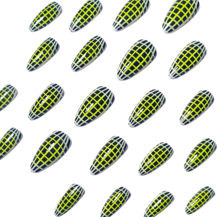 Trendy Geometric Nail Art Kalsten