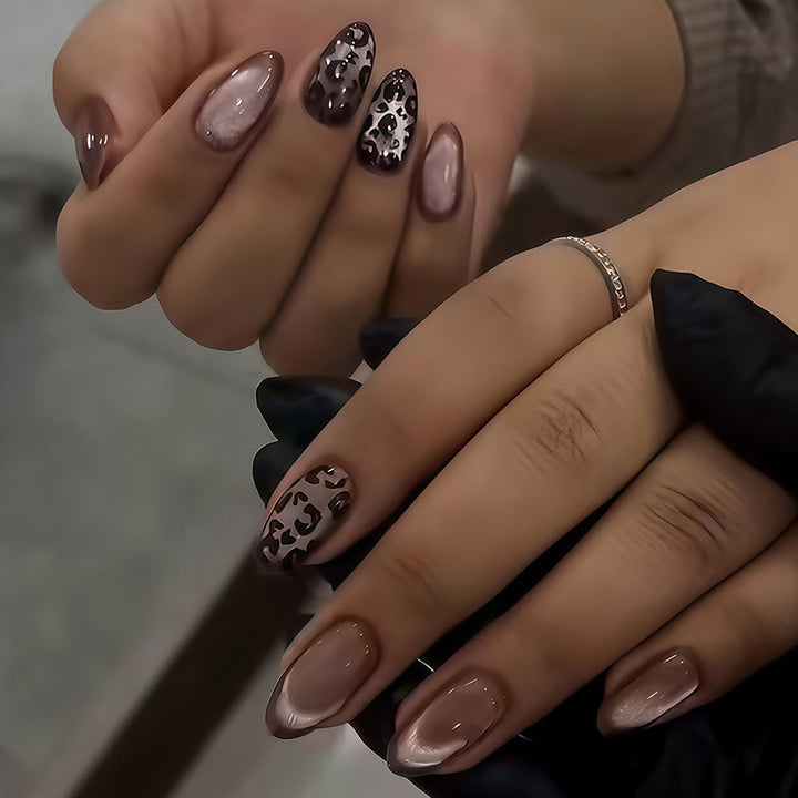 Creative nail art set with modern leopard accents Kalsten