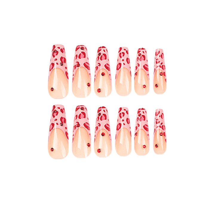 Artful nail art with leopard pattern and glitter accents Kalsten