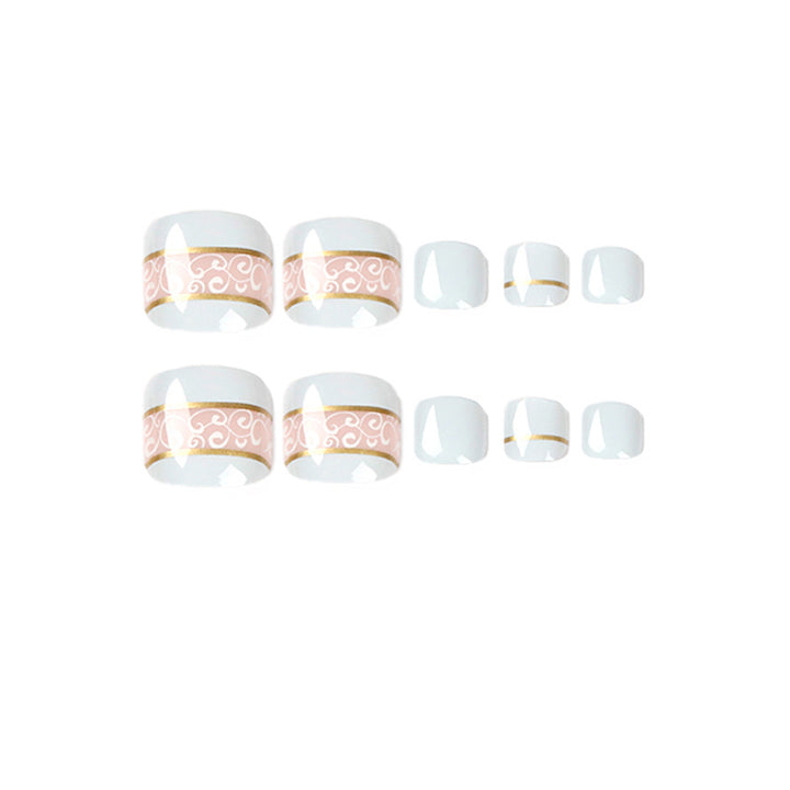 Artful toenail art with elegant golden accents Kalsten