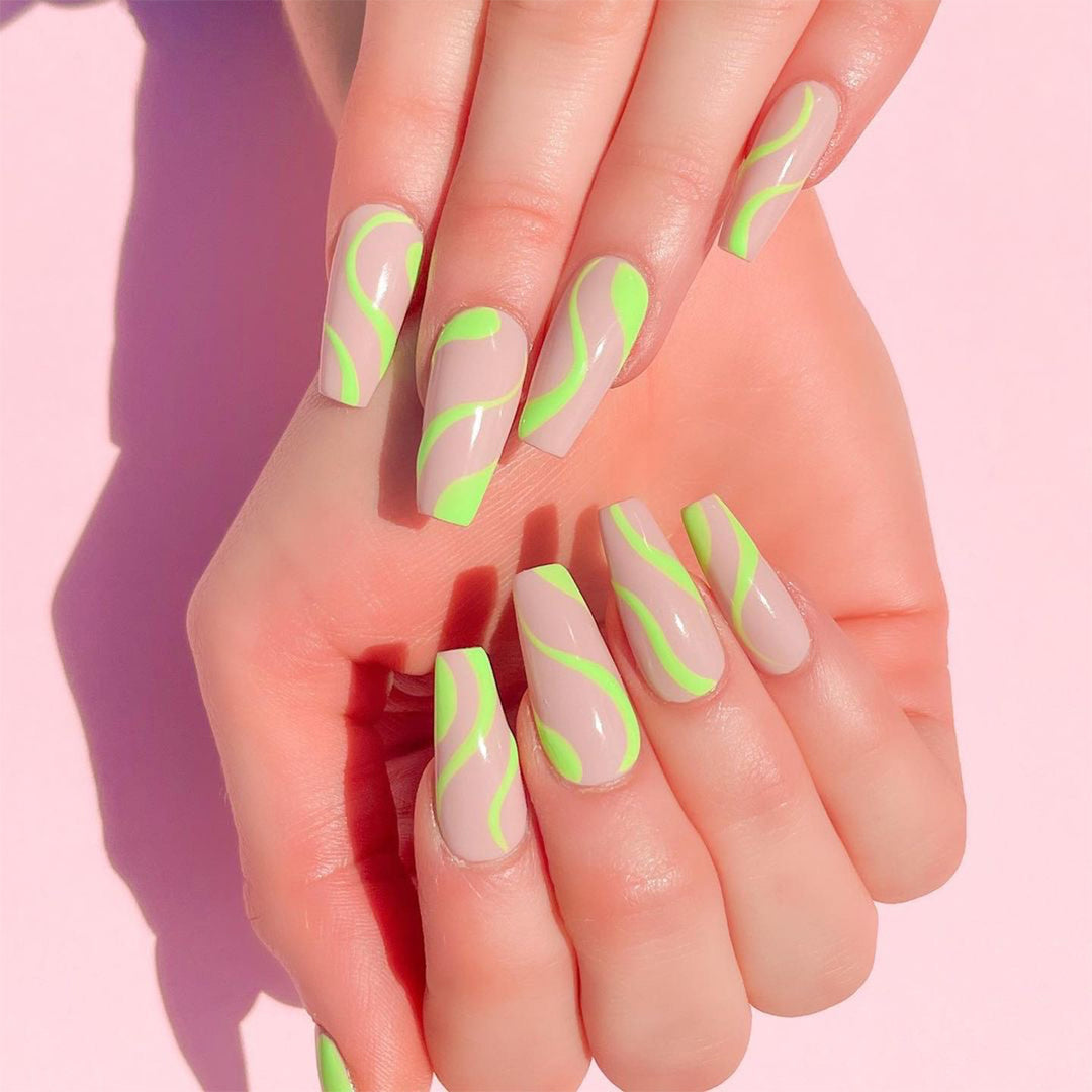 Artful Nail Art in Modern Wave Pattern Kalsten