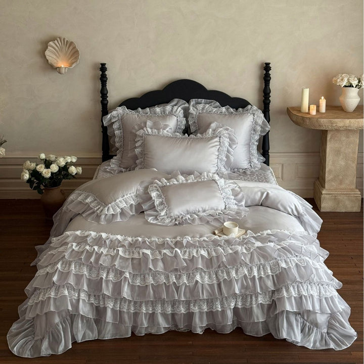 Multi-layered ruffle bedding set in vintage style