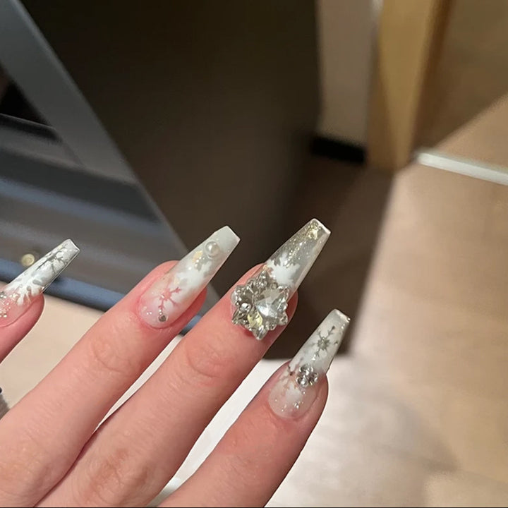 Artificial nail set with frosty snowflake design and sparkling 3D applications Kalsten