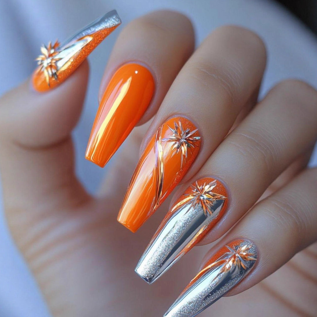 Artificial nails with glamorous metallic and floral accents Kalsten