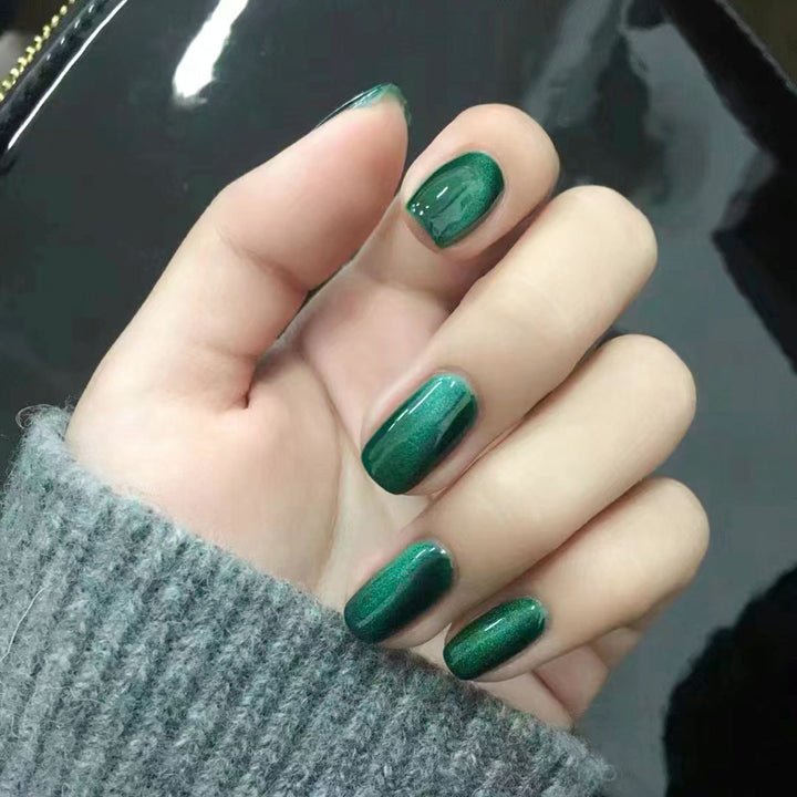 Elegant Press-On Nail Set with Shimmering Finish
