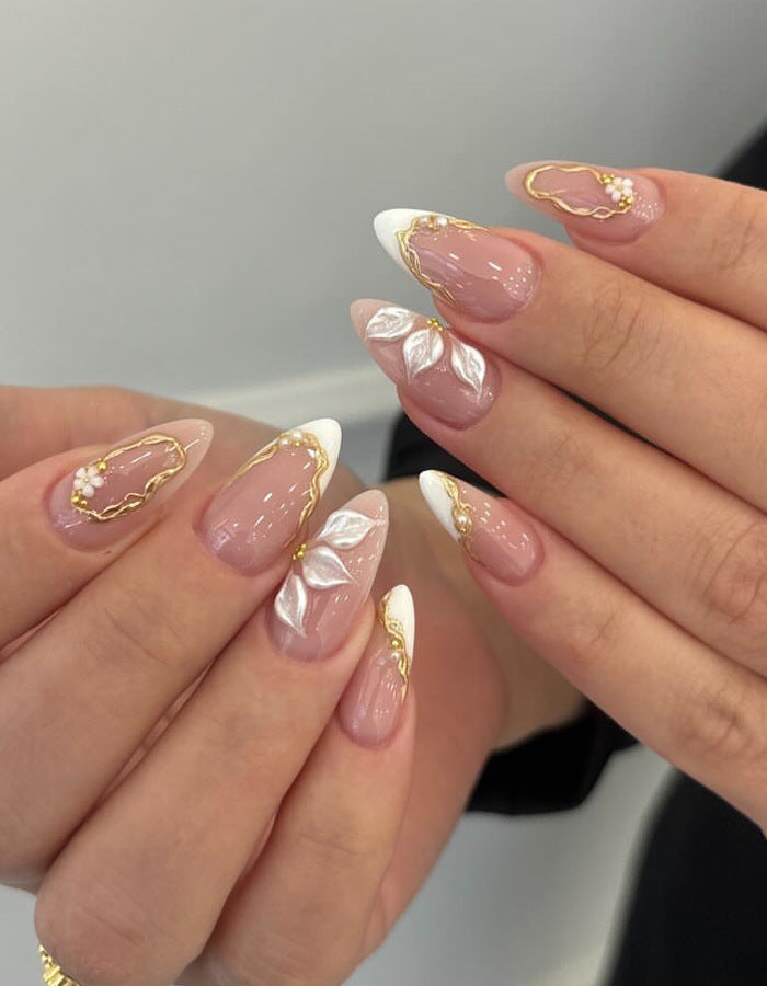 Elegant Press-On Nail Art with Gold Accents Kalsten
