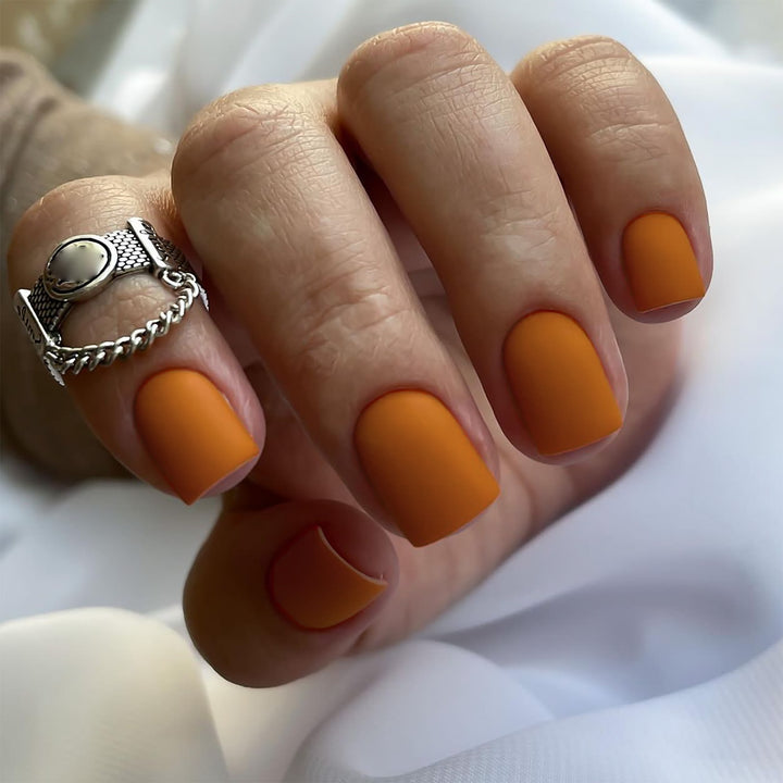 Matt lacquered nail art Kalsten