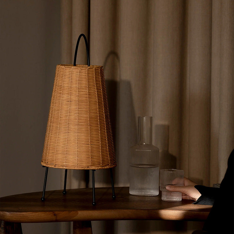 Elegant table lamp made of woven material Kalsten