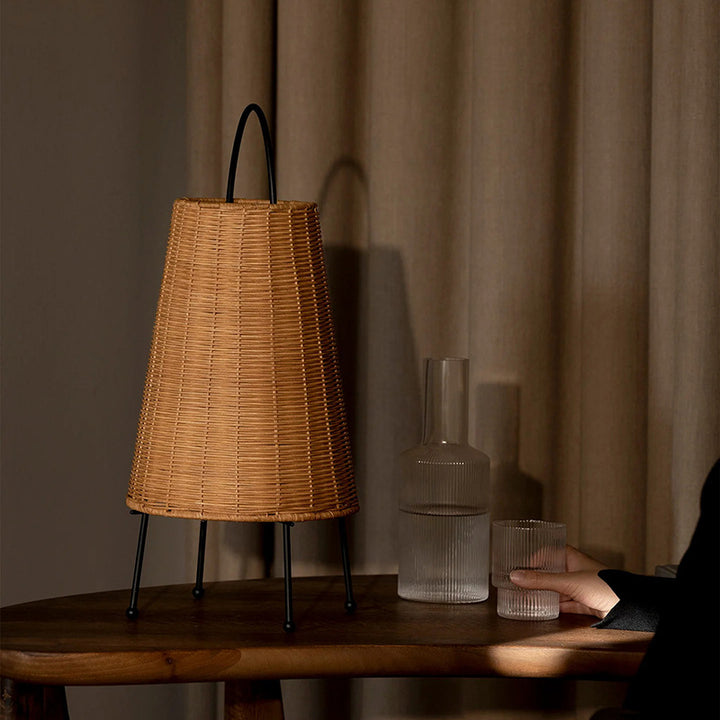 Elegant table lamp made of woven material Kalsten