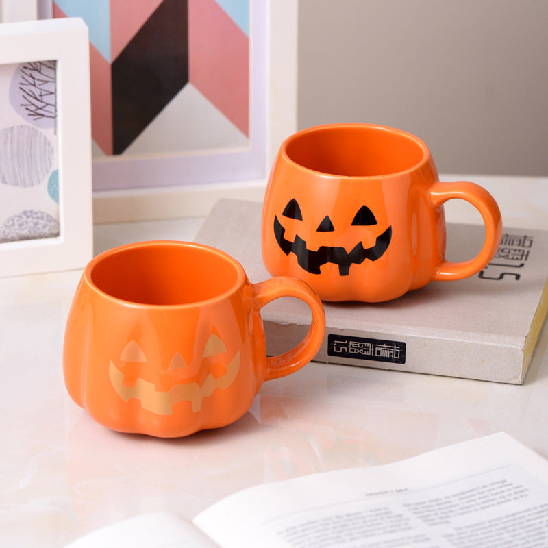 Ceramic mug in pumpkin shape with handle and carved face