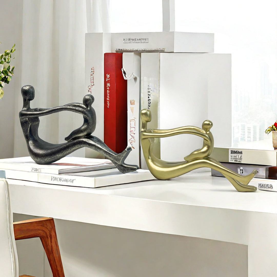 Stylish sculpture with intertwined figures Kalsten