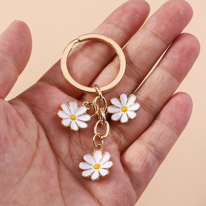 Keychain with Three Playful Daisies Kalsten