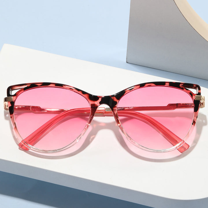 Ladies trendy cat-eye sunglasses with mirrored lenses Kalsten