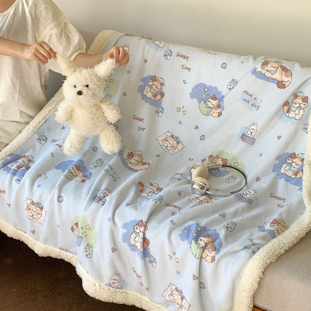 Reversible fleece blanket with cartoon cat design and teddy lining