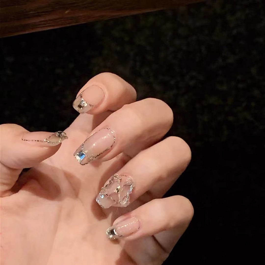 Glamorous artificial nails with delicate rhinestone decorations Kalsten