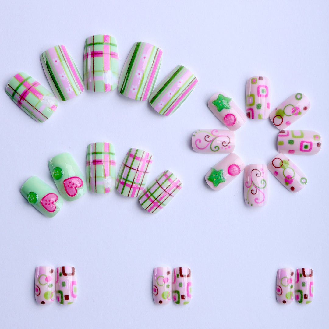 Artificial nails with playful geometric designs Kalsten
