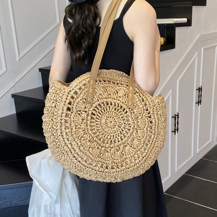 Handcrafted straw shoulder bag with unique design Kalsten