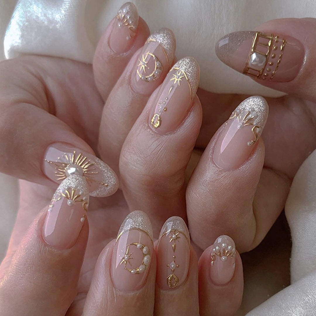 Glamorous nail art with fine gold accents Kalsten