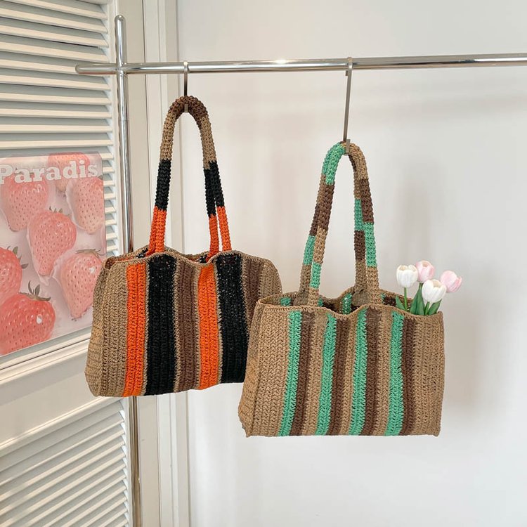 Braided tote bag with modern stripe pattern Kalsten
