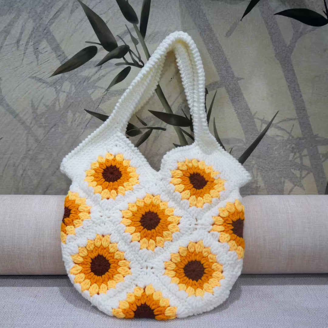 Handmade macrame shoulder bag with floral pattern Kalsten