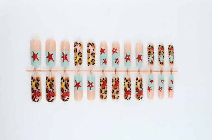 Nail set with trendy leopard and star design Kalsten