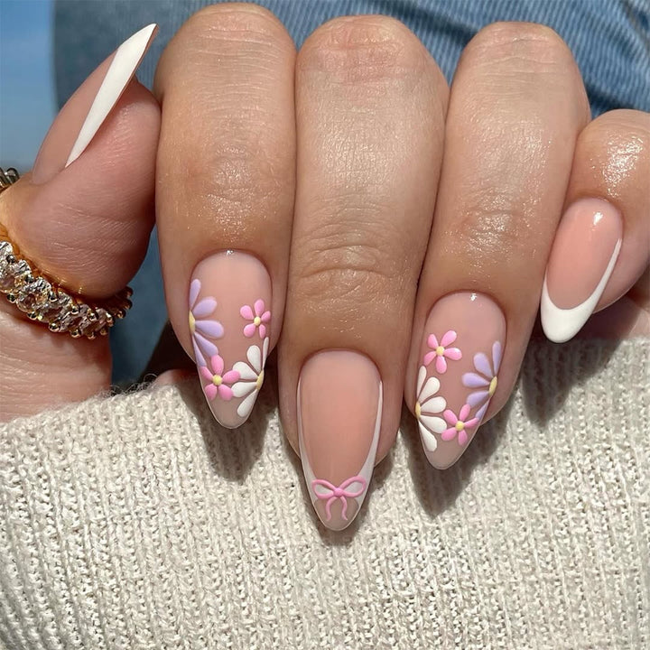 Artful Nail Art with Floral Decorations Kalsten