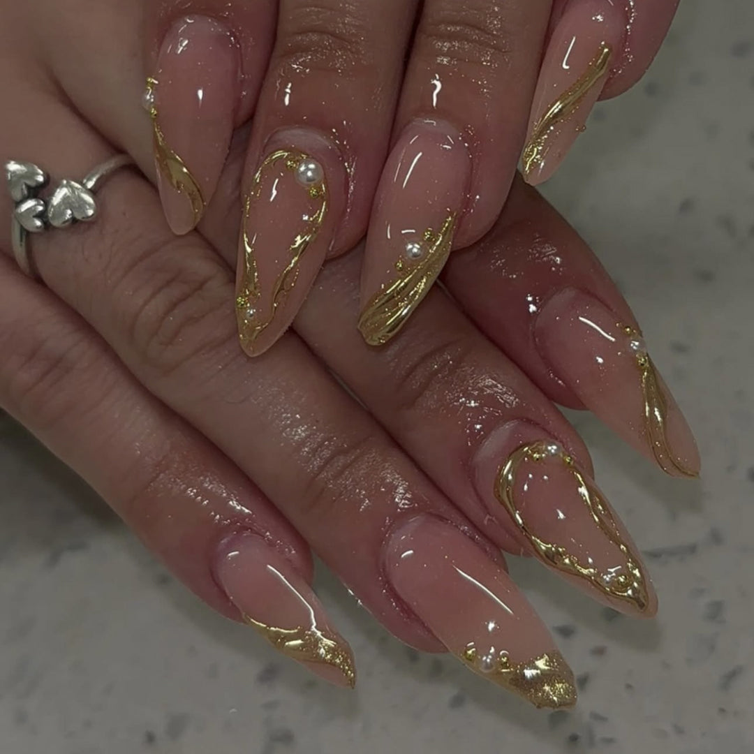 Elegant nail art in maritime design with glitter and 3D accents Kalsten