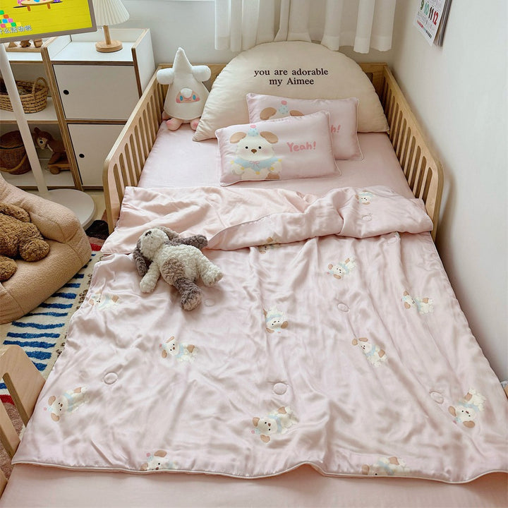 Kids bedding set with lightweight quilted blanket and cute animal print