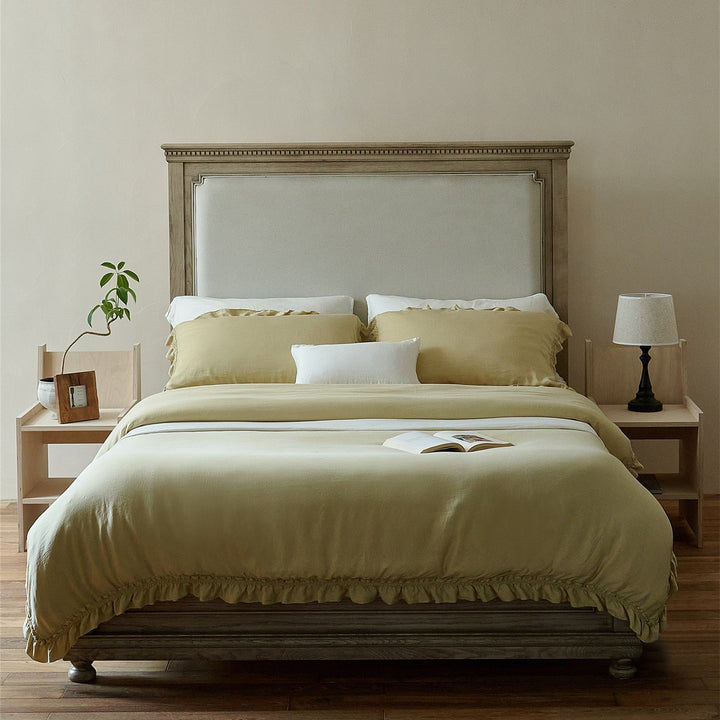 Duvet cover set made of high-quality cotton percale with ruffle edge