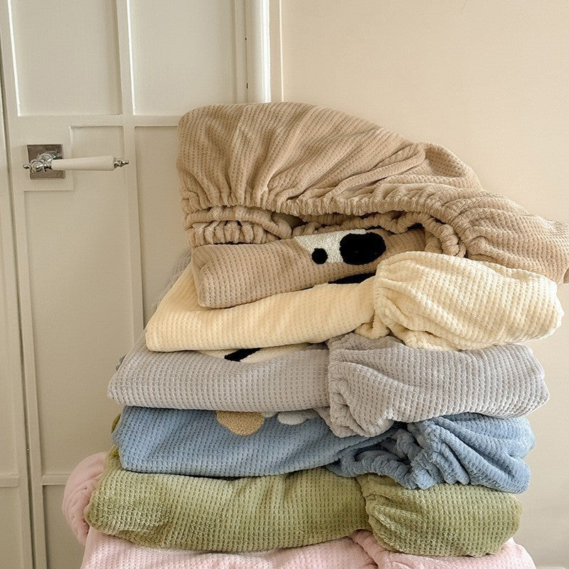 Ribbed fitted sheet set with embroidered Christmas tree applications