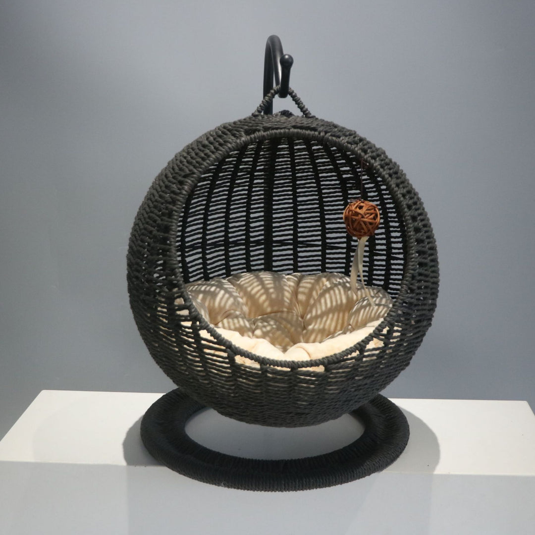 Hanging chair made of natural material Kalsten