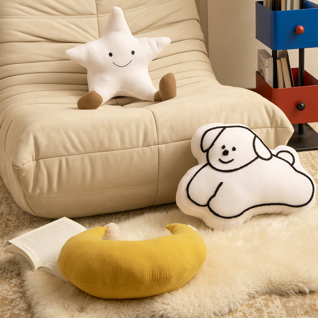 Kuschelstern decorative pillow for children with embroidered face and plush feet