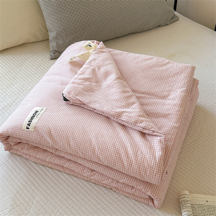 Light quilted all-season quilt made of cotton blend fabric with a fine checked pattern