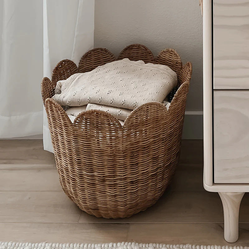 Decorative basket with wavy edge Kalsten