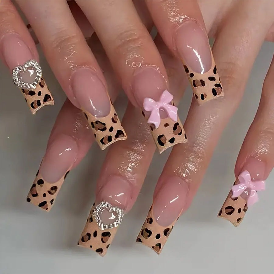 Artificial nail set with luxurious leopard pattern and elegant accents Kalsten