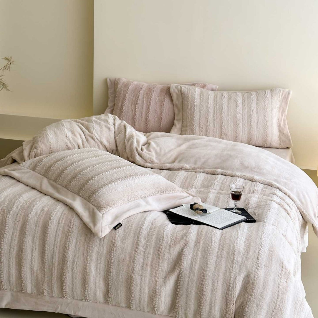 Plush duvet cover set with relief stripes and Sherpa finish