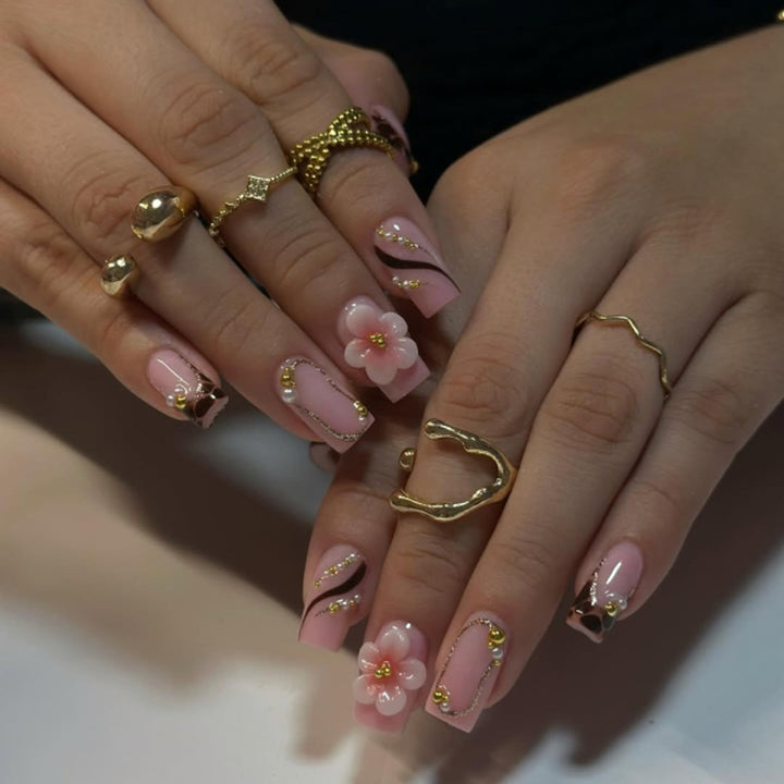 Artificial nail art with flower and glitter effects Kalsten