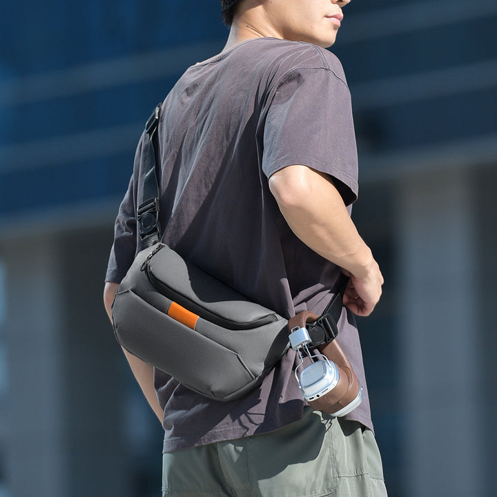 Sporty shoulder bag with versatile storage Kalsten