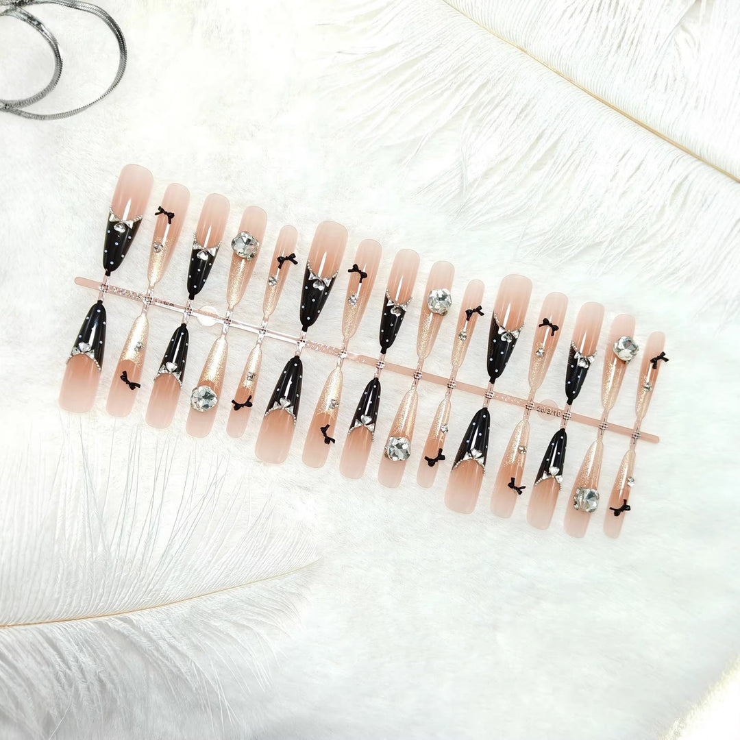 Artificial nails with glamorous rhinestone details Kalsten