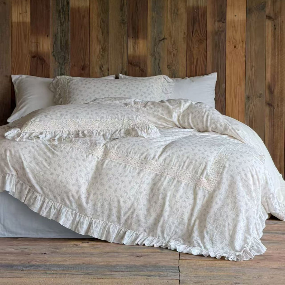 Bedding set made of cotton-linen with ruffled hem and lace decoration