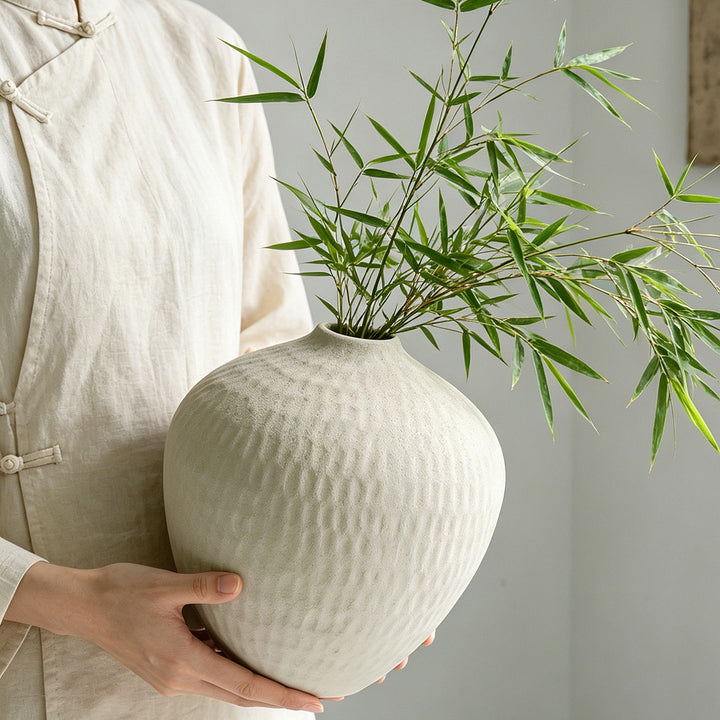 Elegant Ceramic Vase Kalsten
