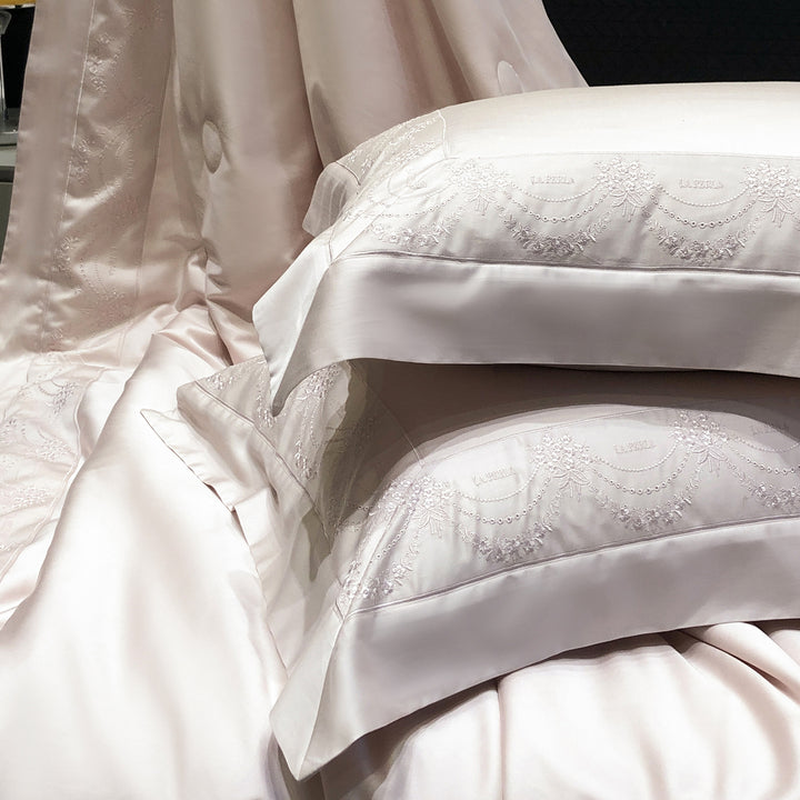 Satin duvet cover and pillowcase set with fine jacquard embroidery and hotel finish
