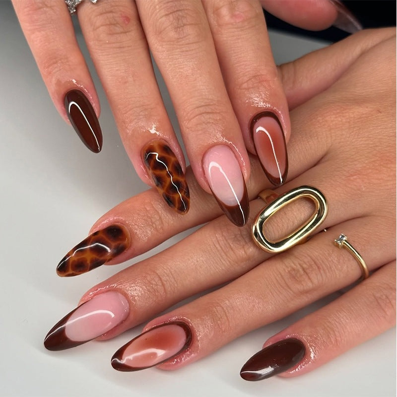 Acrylic nail set with elegant gradient and trendy animal motifs Kalsten